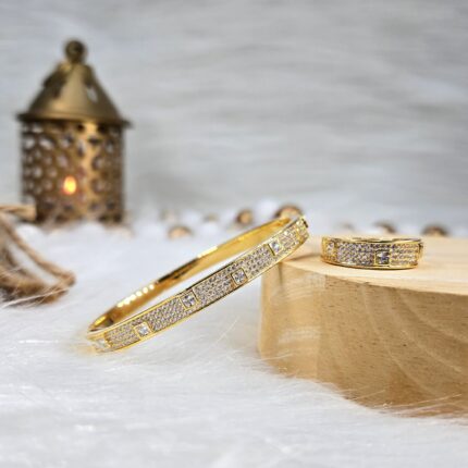Lustrous Ice Goldine
